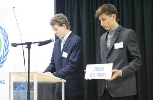 Estudiantes Obereños debatieron en el Foro de Desarrollo Sostenible