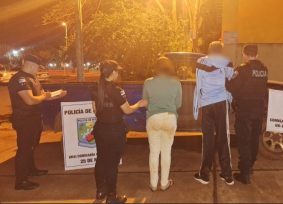 Pareja alcoholizada le hizo conducir una camioneta a su hija menor de edad