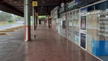 Un hombre que viajaba en colectivo fue detenido por manosear a su propia hija, fue denunciado por otro pasajero que vio la escena