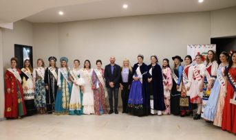 OBERÁ: A pesar de las lluvias ayer se llevo cabo el Acto del Día Nacional del Inmigrante 