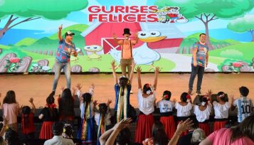 Gurises cantó y bailó junto a la niñez de todas las naciones