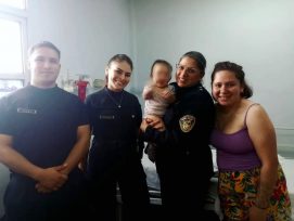 Minutos de desesperación, policías le salvaron la vida a una beba de 8 meses