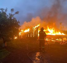 Incendio registrado en una fábrica obereña, consumió totalmente su estructura