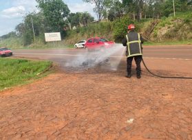 Una motocicleta se incendió totalmente y su conductor resultó ileso