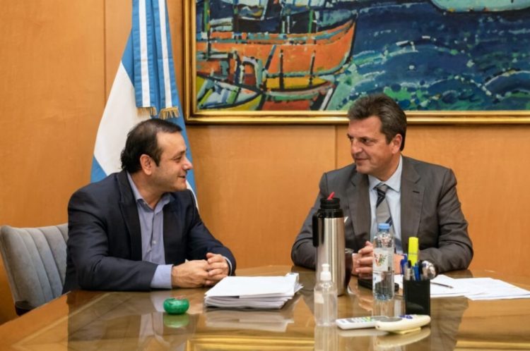 El candidato Sergio Massa acompañará al gobernador en la entrega de 500 viviendas en Itaembé Guazú