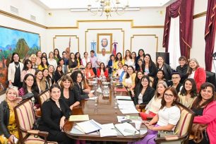 La Casa de Gobierno recibió a mujeres del “GABINETE POR UN DÍA”