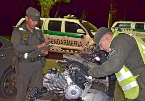 Dos individuos de nacionalidad paraguaya fueron detenidos al transportar partes de motos robadas