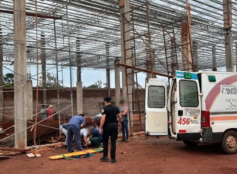 Oberá: Continúa internado en grave estado, el joven obrero que cayó desde una obra en construcción