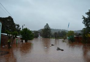 Por la crecida del Río Uruguay 60 familias en El Soberbio fueron evacuadas