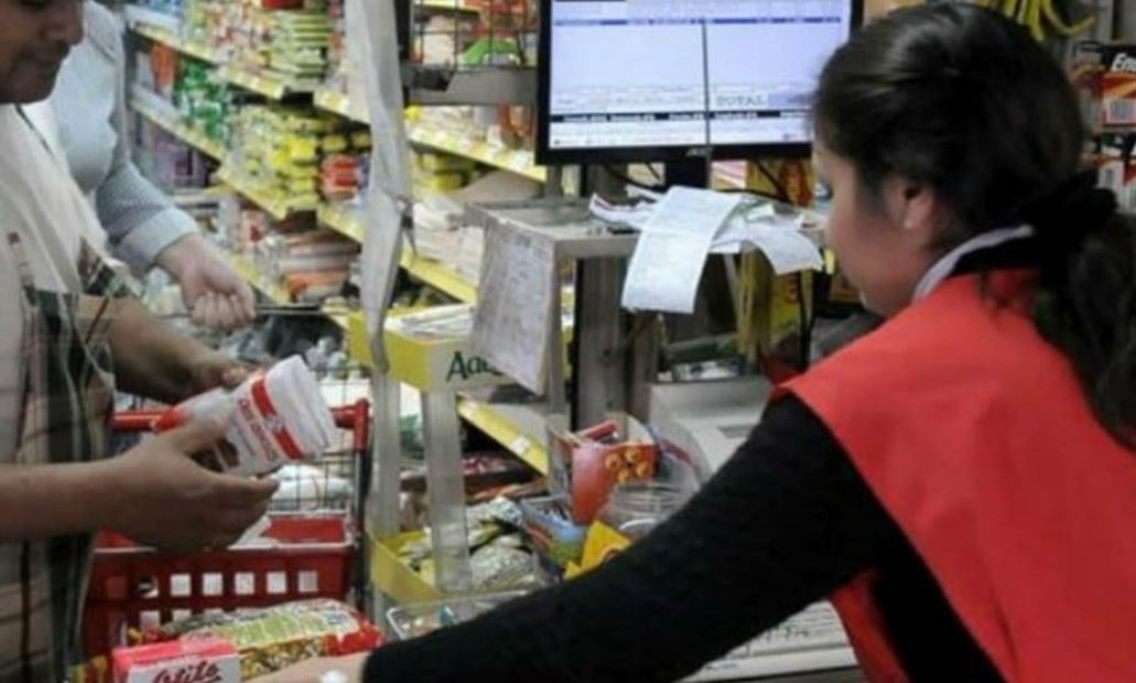 Los empleados de Comercio y Servicios acordaron una suba salarial trimestral del 47%