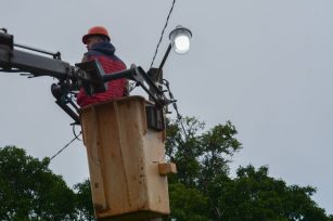 Alumbrado público y operativo limpieza en V. Lindstrom