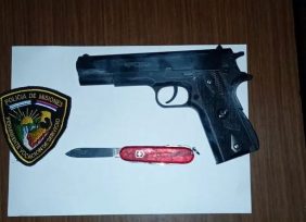 Cuatro adolescentes demorados en un control policial con una camioneta robada y armas