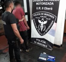 Intentó ingresar a un comercio y robó documentaciones de un vehículo estacionado en el lugar, fue detenido por la policía