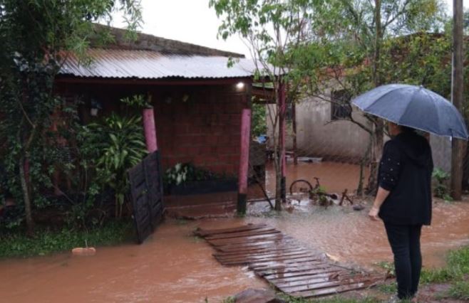 Salud Pública asiste a vecinos afectados por el temporal en la provincia