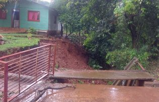 OBERÁ: Se rompió el puente del arroyo Tuichá, debido a las intensas lluvias