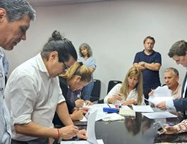 Docentes acordaron un aumento del 17,14% del básico para octubre