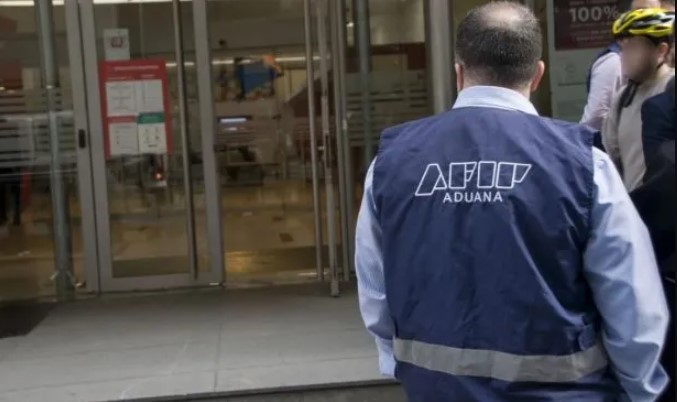 ULTIMO MOMENTO – Allanan 18 bancos por la fuga de u$s400 millones