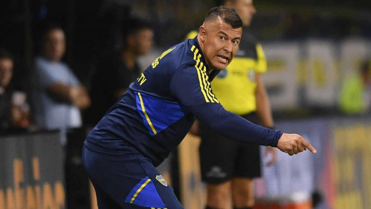 Almirón, en el centro de las críticas tras la derrota ante River