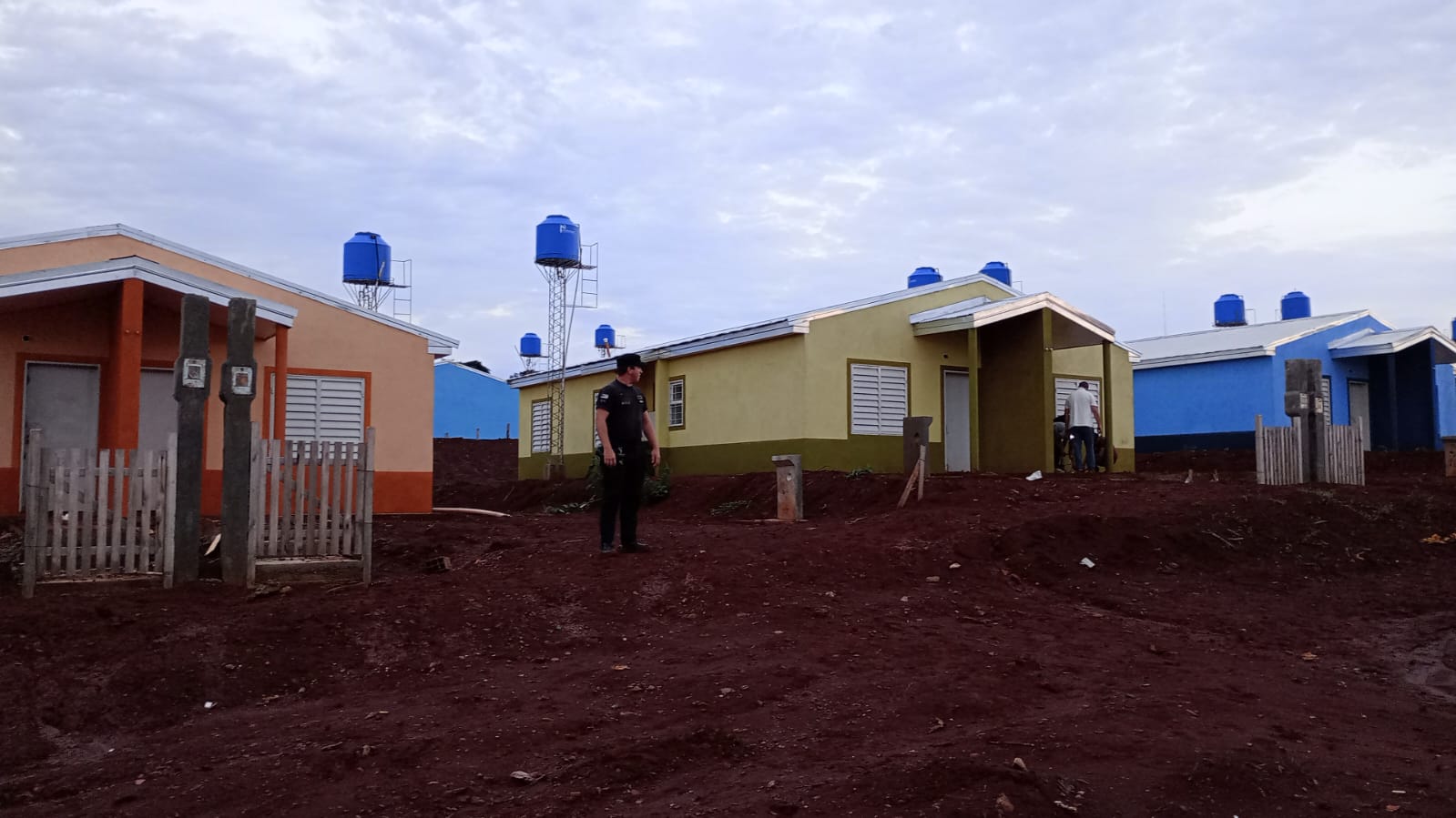 Más de 20 familias intentaron  usurpar viviendas, ubicadas en Cien Hectáreas