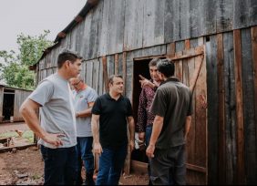 El Gobernador y el Ministro de Desarrollo Social, recorrieron zonas afectadas por el temporal y asistieron a familias damnificadas