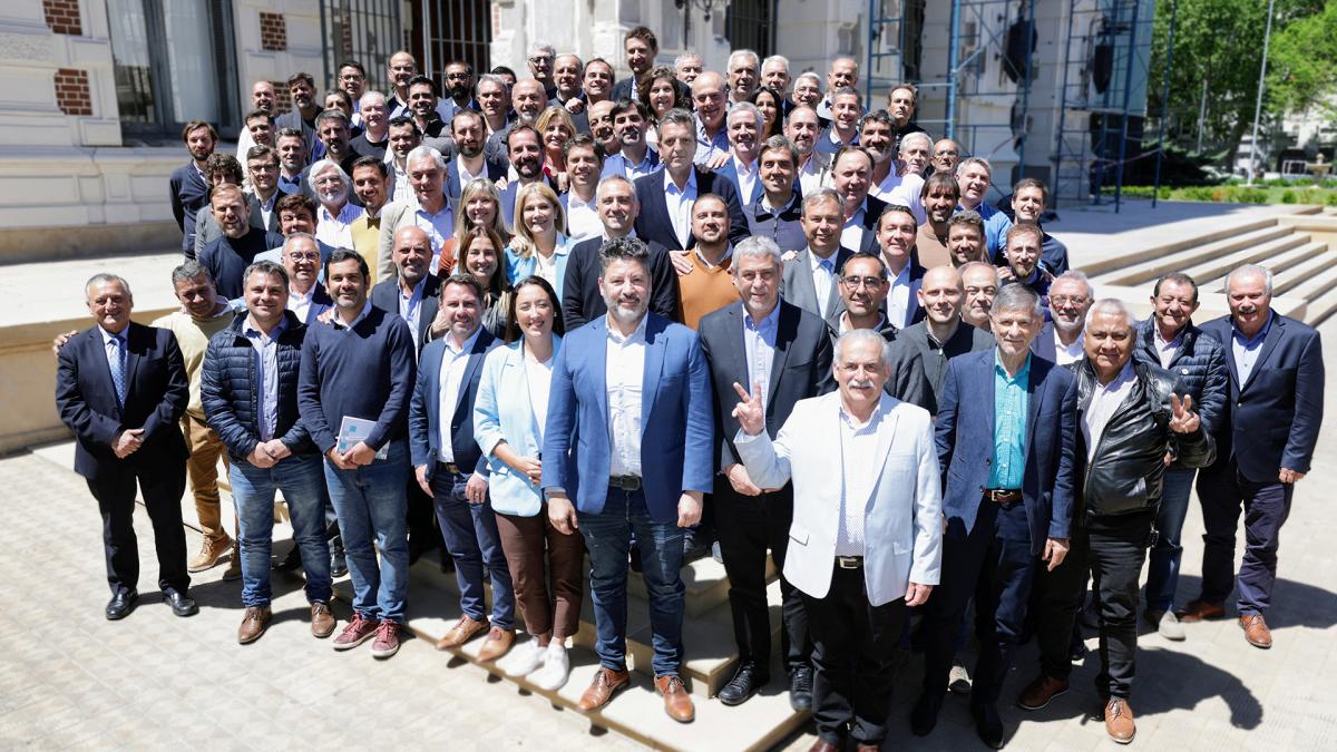 Massa y Kicillof pidieron a los intendentes redoblar esfuerzos para ganar el balotaje