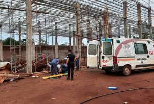 Joven obrero debió ser trasladado al Hospital Samic de Oberá, tras caer desde una obra en construcción