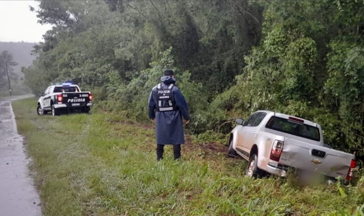 Automovilista resultó ileso tras despistar con su camioneta en San Martín