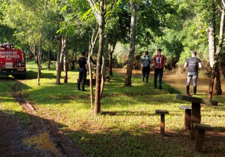 PANAMBÍ: Continúa la búsqueda de Fabián Da Silva, que lleva 3 días desaparecido en las aguas del Arroyo Chico Alférez