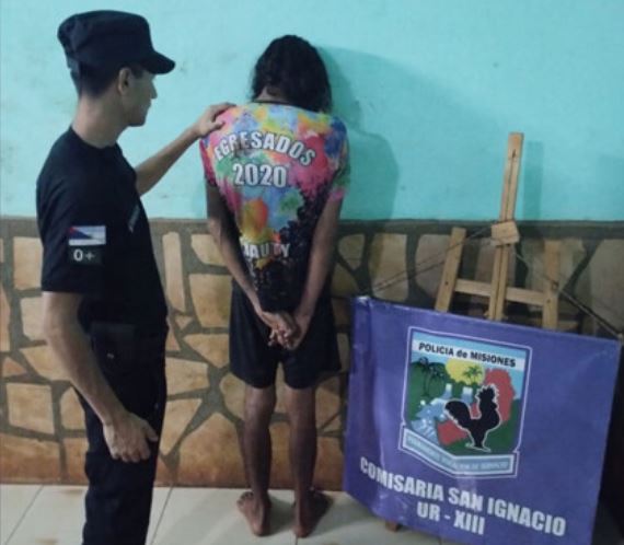 Violó la restricción contra su expareja y la apuñalo varias veces