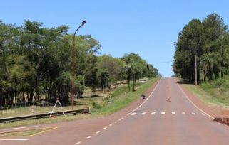 Un camión que transportaba frutas volcó en cercanías al Salto Berrondo y sus ocupantes resultaron ilesos