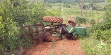 Un colono falleció tras volcar con su tractor