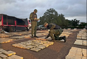 Un camionero fue detenido cuando transportaba mas de 2mil kilos de marihuana en Santa Ana