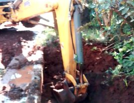 Trabajo de entubado en el barrio 100 Hectáreas