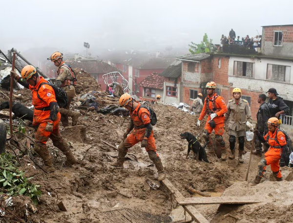 Aproximadamente 11 personas murieron por las fuertes lluvias en Rio de Janeiro, el país esta en alerta máxima por las tormentas