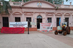Productores yerbateros de varios puntos de Misiones se manifiestan en Posadas