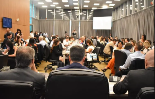 Continúan las negociaciones por la ley ómnibus entre funcionarios de Milei y diputados opositores