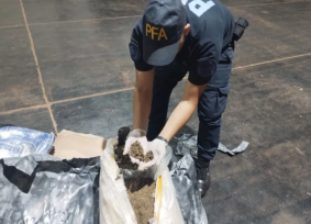 Tres personas fueron detenidas por la Policía Federal implicados en una banda que enviaba drogas a otras provincias