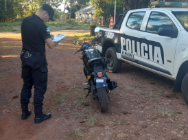La policía recupero en un camping una moto robada en Oberá