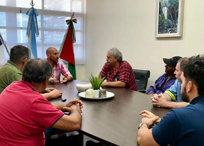 OBERÁ: Municipales acordaron aumento salarial de 15% y bono de $50 mil