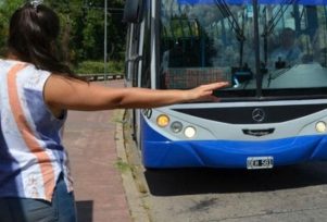 Luego de que finalizara la conciliación obligatoria y tras no haber arribado a un acuerdo con las cámaras empresariales, la Unión Tranviarios Automotor (UTA) anunció un nuevo paro de colectivos en el interior del país. La medida de fuerza será el próximo martes 5 de marzo y se extenderá por 24 horas. En el AMBA el funcionamiento del servicio será normal.