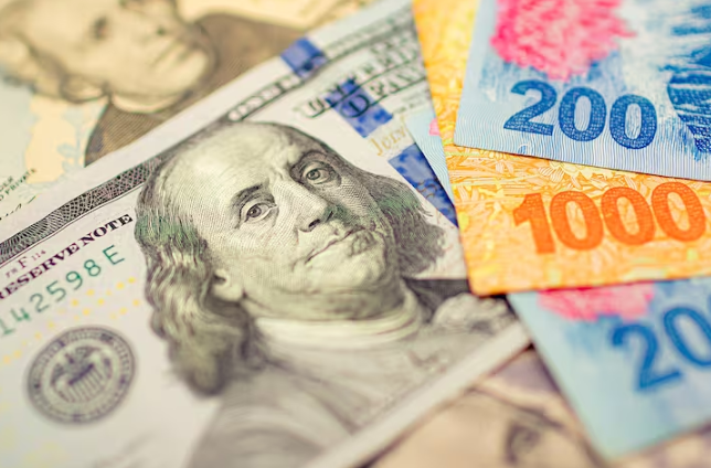 El presidente descartó dolarizar la economía este año