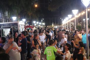 Multitudinaria Noche Peatonal en Oberá