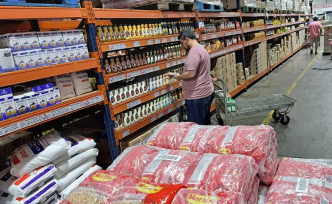 Vecinos únidos contra la inflación, grupos de WhatsApp para hacer compras mayoristas