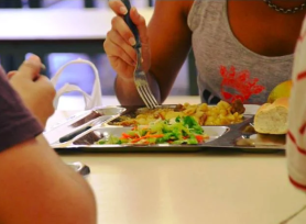 Cual es la situación de los comedores y albergues universitarios este año