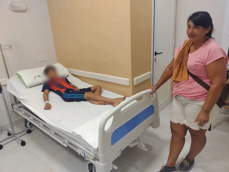 Un menor se electrocutó quedando sin signos vitales, dos policías le salvaron