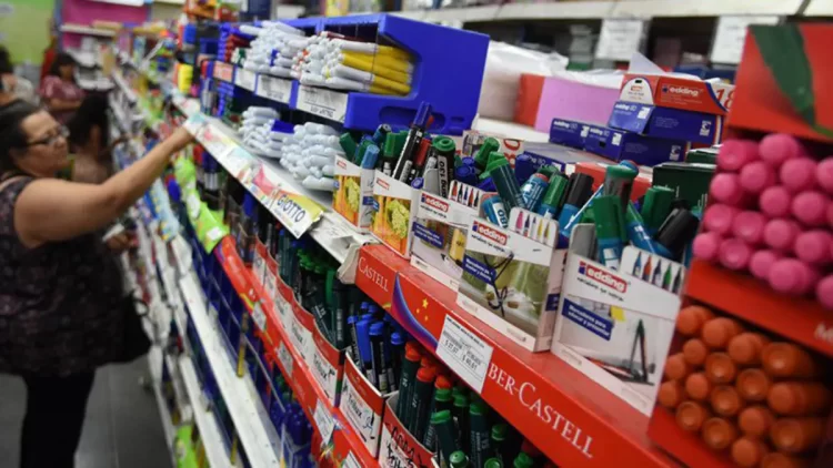 El presidente anuncio vouchers y asistencia económica a los padres para alivianar la inflación