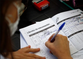 Presentan un proyecto de ley para incluir la vacuna contra el dengue en el calendario obligatorio