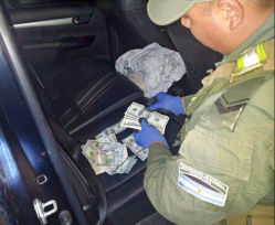 En un operativo se incauto 13.700 dólares estadounidenses en una camioneta que salió de San Vicente