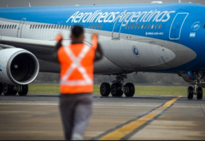El presidente de Venezuela, prohibió que los aviones Argentinos vuelen el espacio aéreo de su país