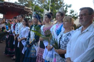 Una multitud vivió el Vía Crucis en el Parque de las Naciones